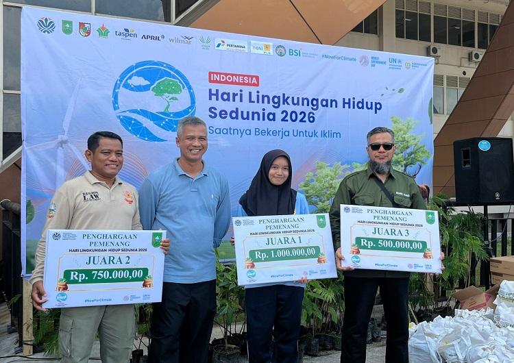Menyala, SMAN 12 Pekanbaru Juara Pertama Pengumpul Sampah Terbanyak di Stadion Utama
